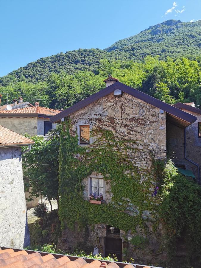Alla Torre Del Barbarossa B&B Foresteria Манделло-дель-Ларио Экстерьер фото