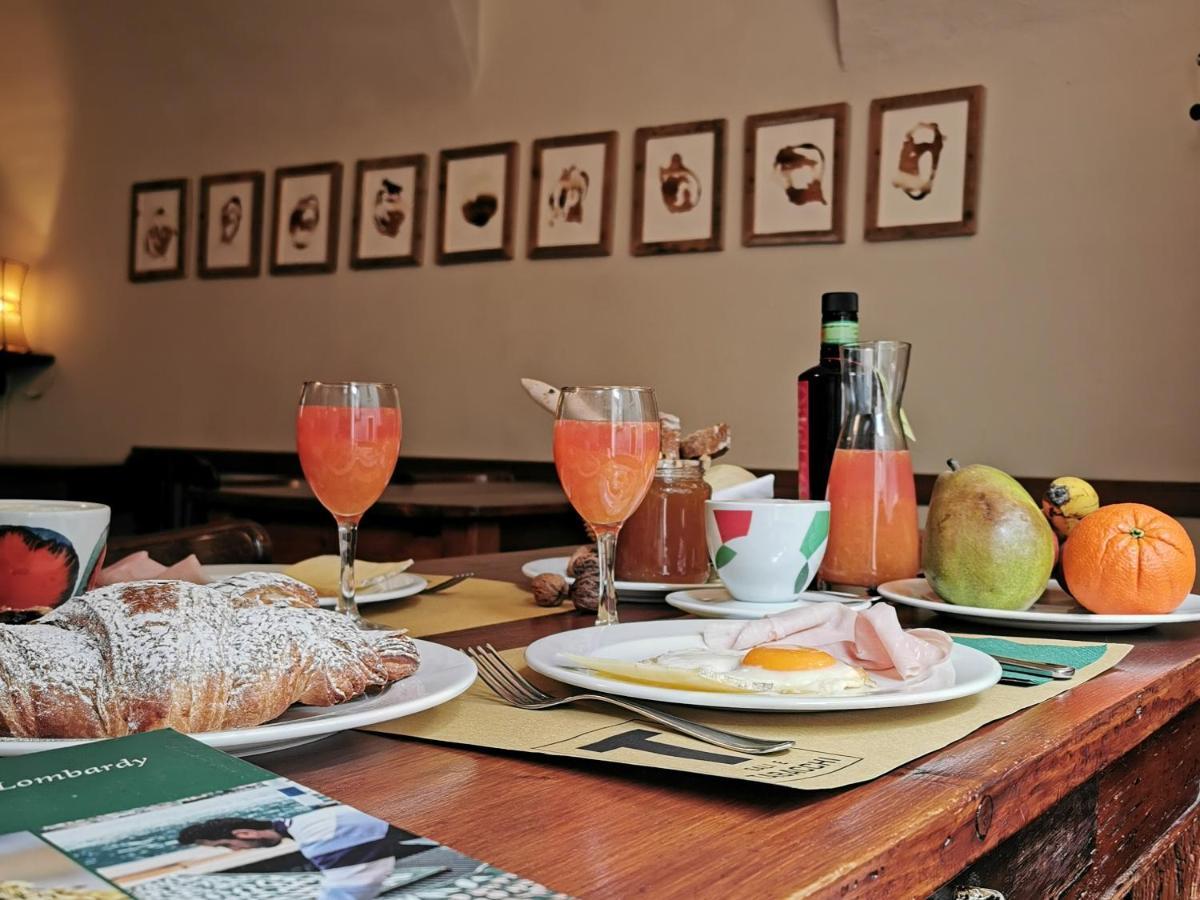 Alla Torre Del Barbarossa B&B Foresteria Манделло-дель-Ларио Экстерьер фото