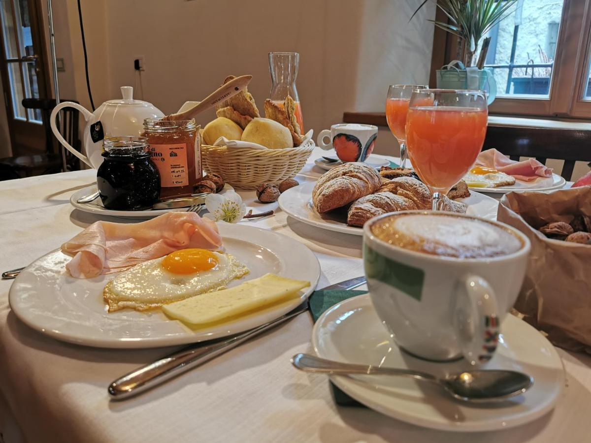 Alla Torre Del Barbarossa B&B Foresteria Манделло-дель-Ларио Экстерьер фото