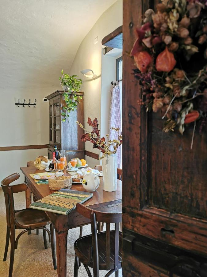 Alla Torre Del Barbarossa B&B Foresteria Манделло-дель-Ларио Экстерьер фото
