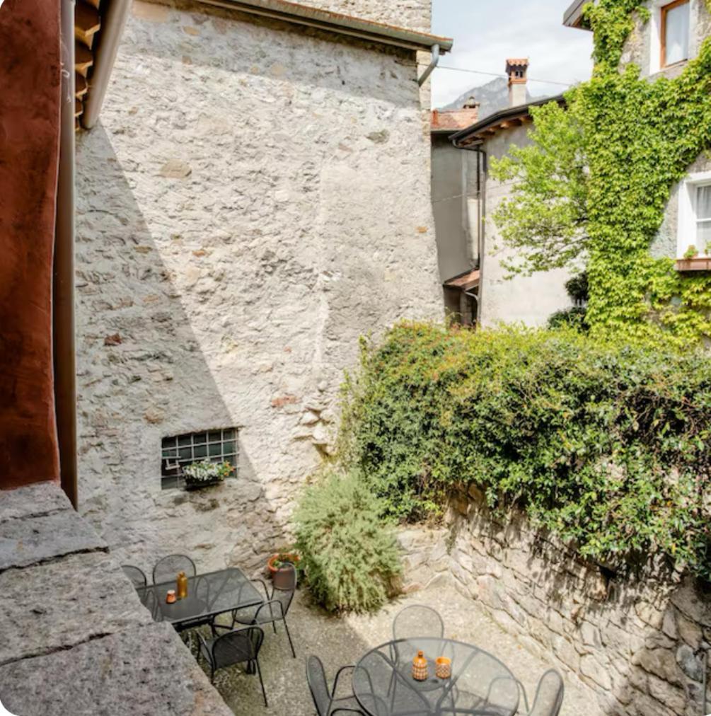 Alla Torre Del Barbarossa B&B Foresteria Манделло-дель-Ларио Экстерьер фото
