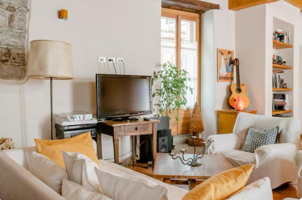 Alla Torre Del Barbarossa B&B Foresteria Манделло-дель-Ларио Экстерьер фото