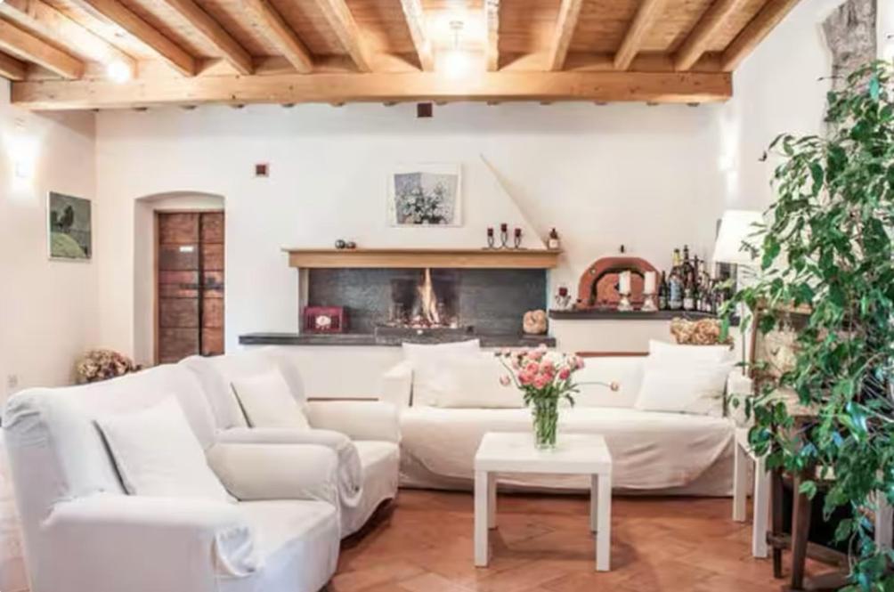Alla Torre Del Barbarossa B&B Foresteria Манделло-дель-Ларио Экстерьер фото