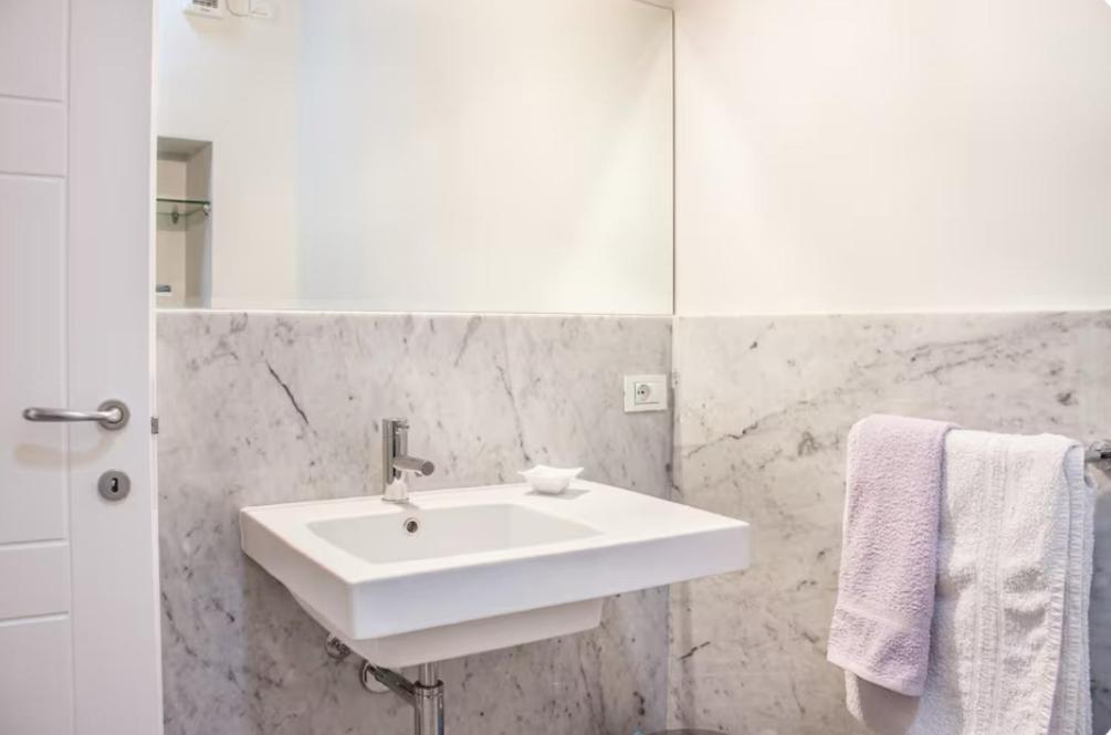 Alla Torre Del Barbarossa B&B Foresteria Манделло-дель-Ларио Экстерьер фото